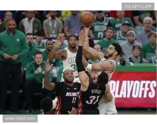 2020年9月26日热火与凯尔特人激战正酣精彩瞬间回顾与分析